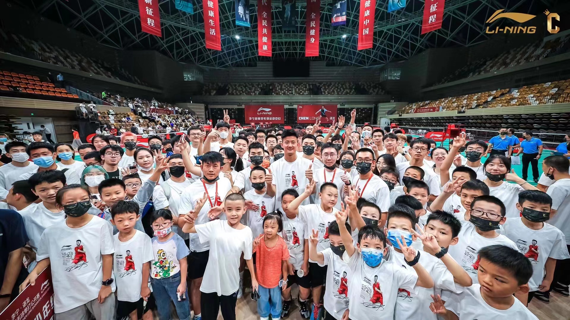 关于英格兰羽毛球队血洗韩国羽毛球队，谌龙统治全场的信息