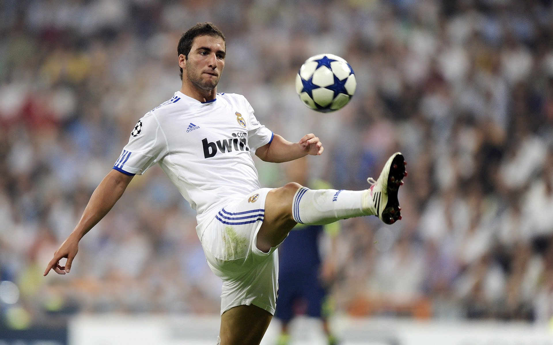 英超争冠焦点战，勒沃库森一波带走拉齐奥的战术启示