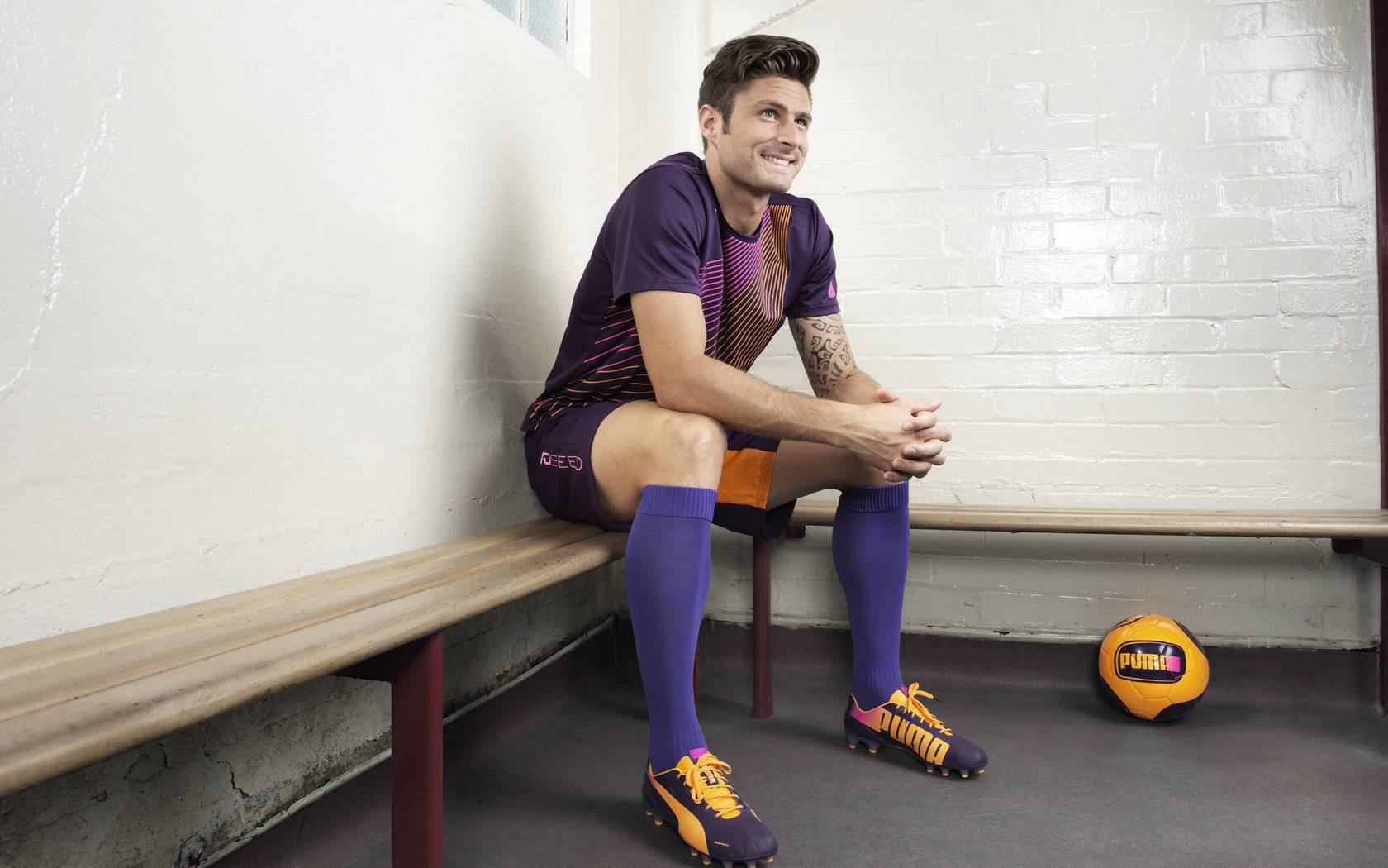 开云体育在线-三笘薰闪耀威尔士，AC米兰防线遭遇东方魔法的降维打击